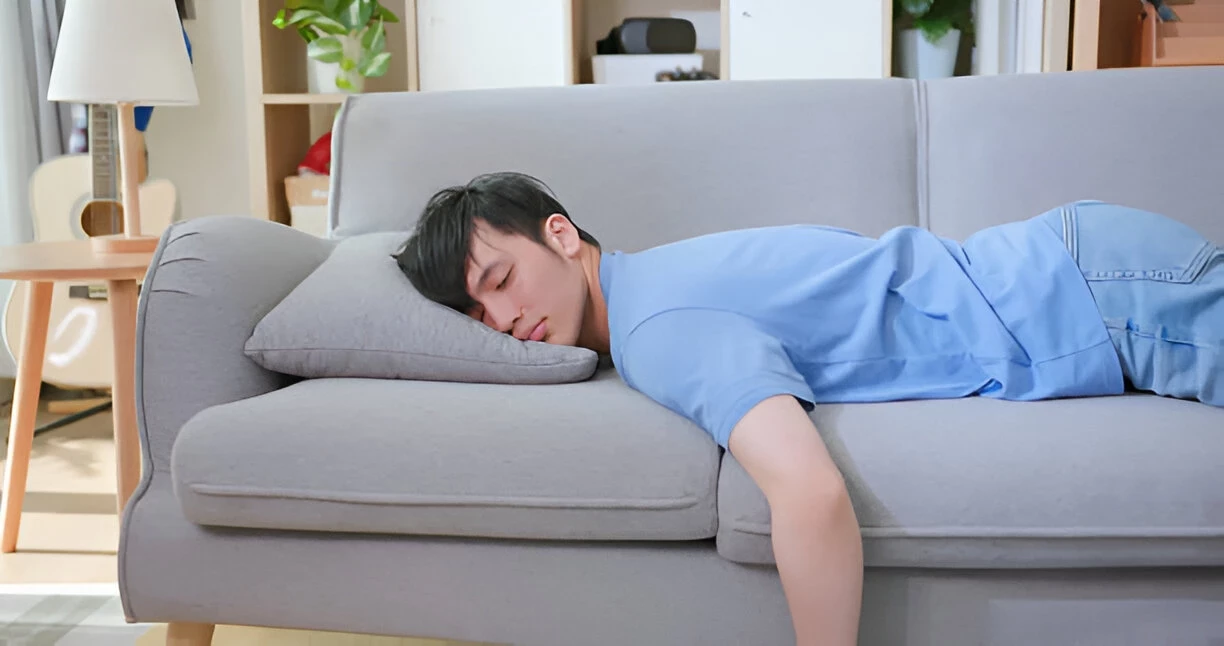 TIDUR TENGKURAP: MANFAAT DAN RESIKONYA BAGI KESEHATAN