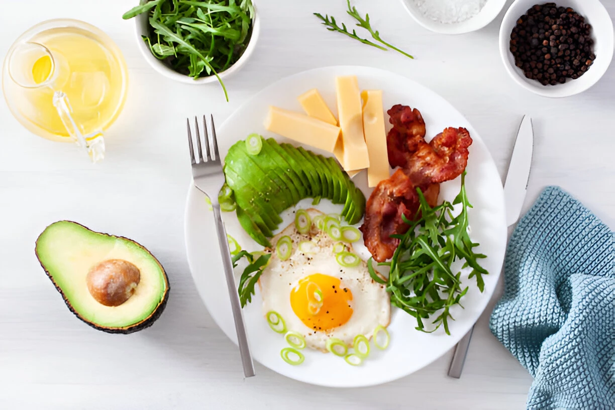 DIET LCHF (LOW CARB HIGH FAT): PANDUAN LENGKAP, MANFAATNYA DAN TIPS UNTUK MENJALANI