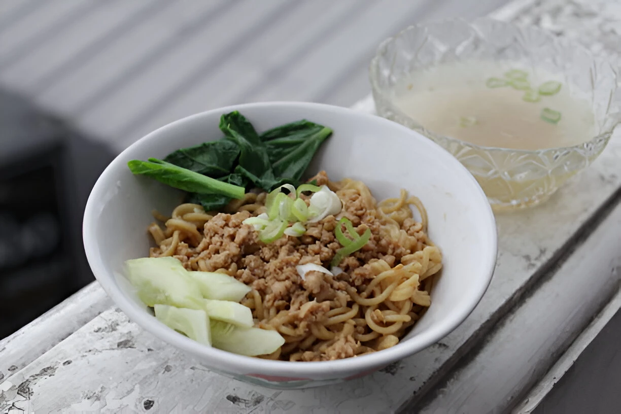 MIE AYAM: KALORINYA DAN CARA SEHAT UNTUK MENIKMATINYA