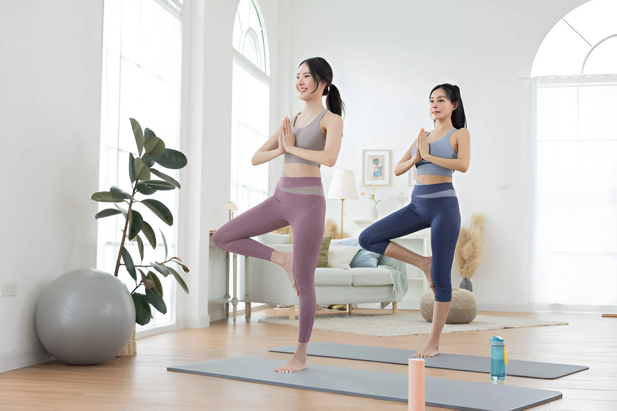 7 GERAKAN YOGA YANG BISA KURUSIN BADAN SECARA ALAMI