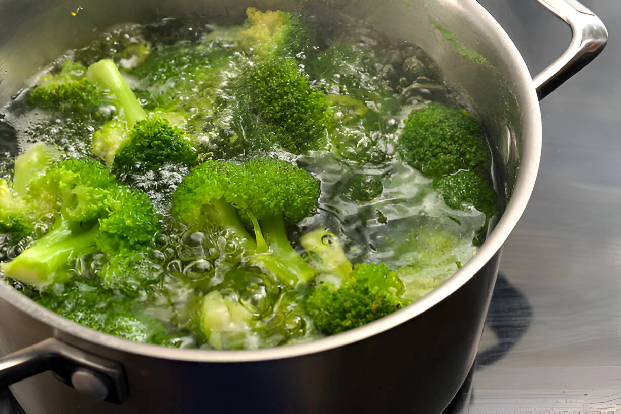 7 Jenis Sayuran Yang Nutrisinya Justru Meningkat Saat Dimasak