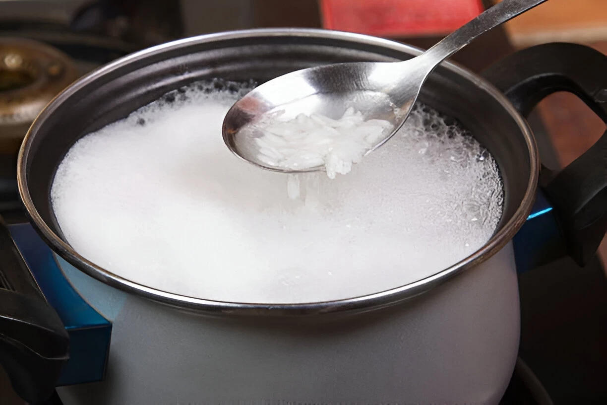MANFAAT AIR BERAS UNTUK WAJAH: RAHASIA KECANTIKAN ALAMI YANG PATUT DICOBA
