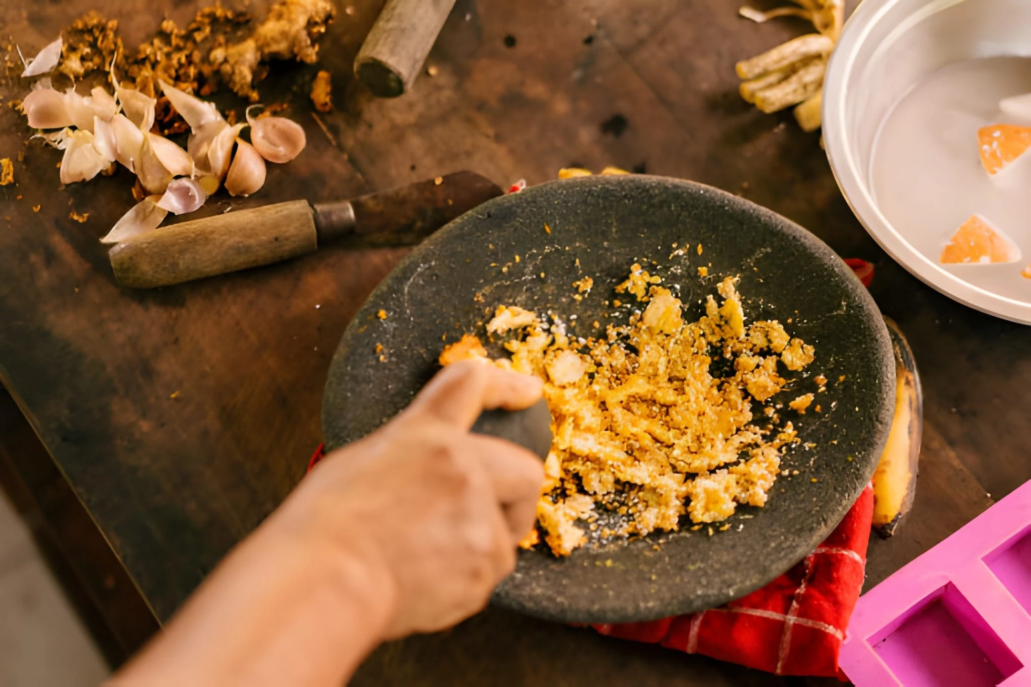 Mengenal Alat Dapur Tradisional Cobek dan Ulekan, Serta Fungsinya