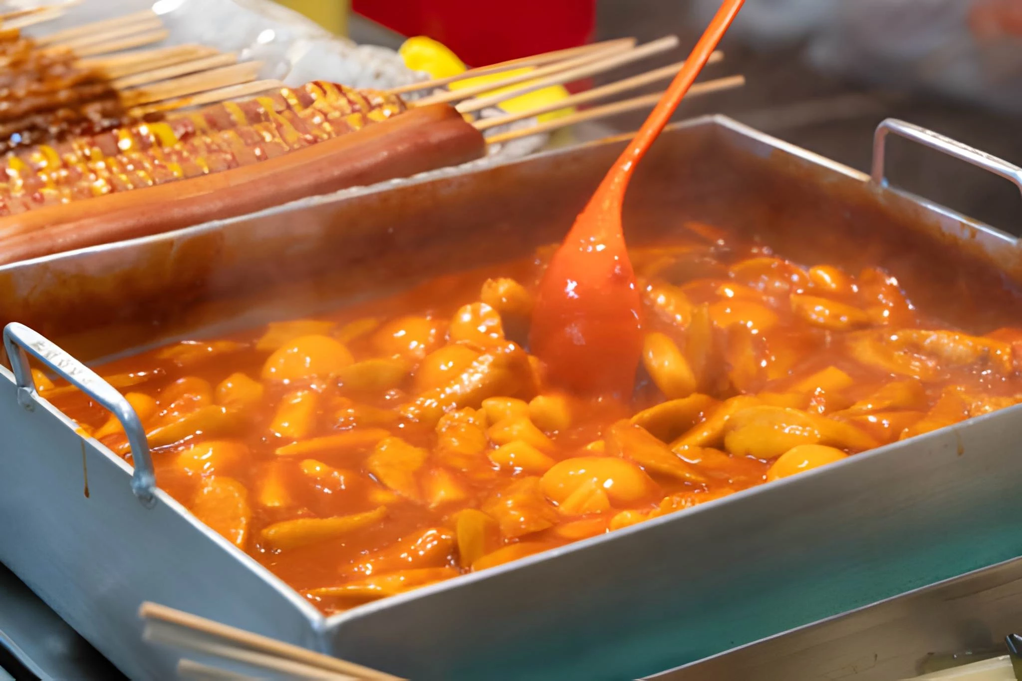 Tteokbokki: Jajanan Khas Korea yang Pedas, Kenyal dan Mendunia
