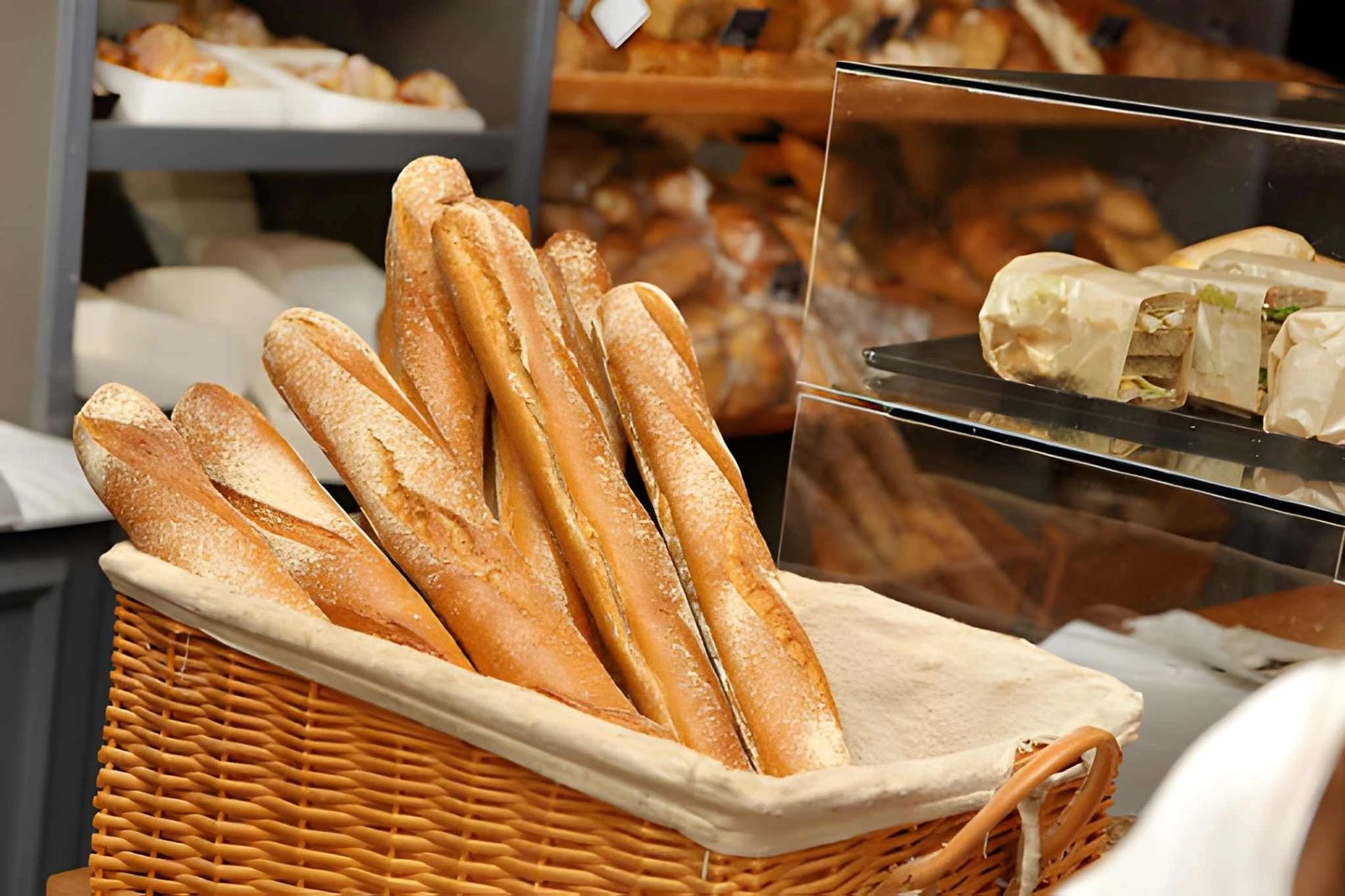 Baguette: Roti Ikonik Prancis dengan Sejarah dan Cita Rasa Legendaris