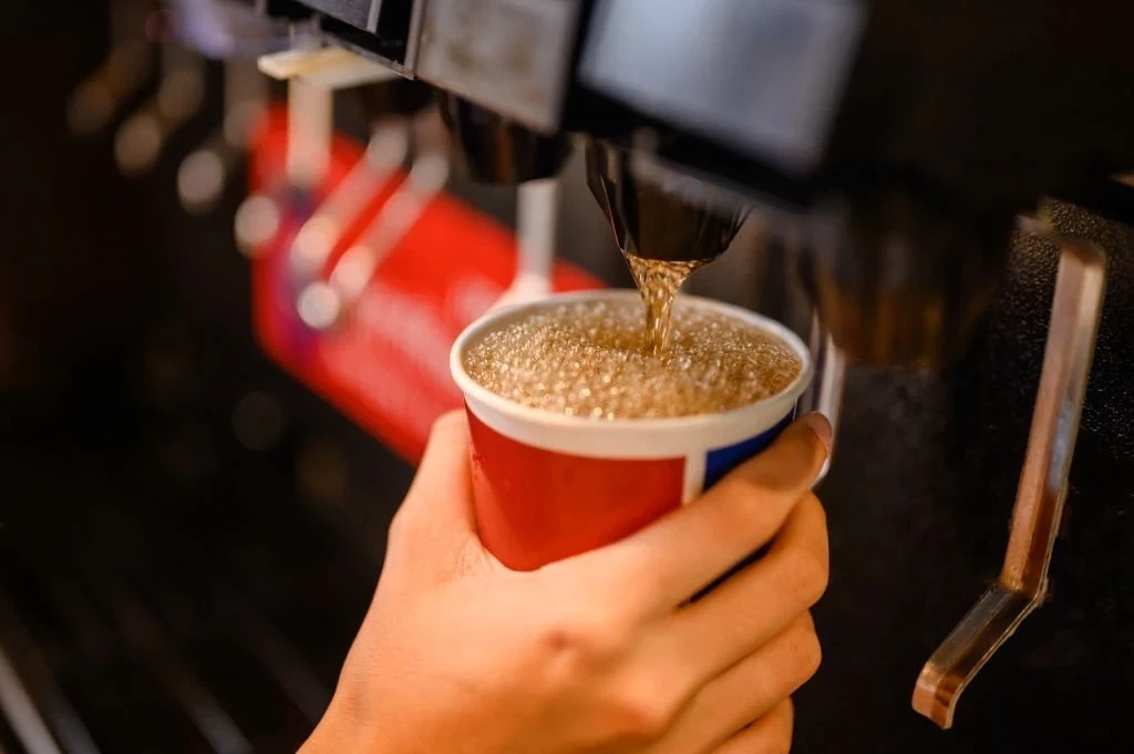 Bahaya Mengkonsumsi Minuman Bersoda Bagi Kesehatan Tubuh
