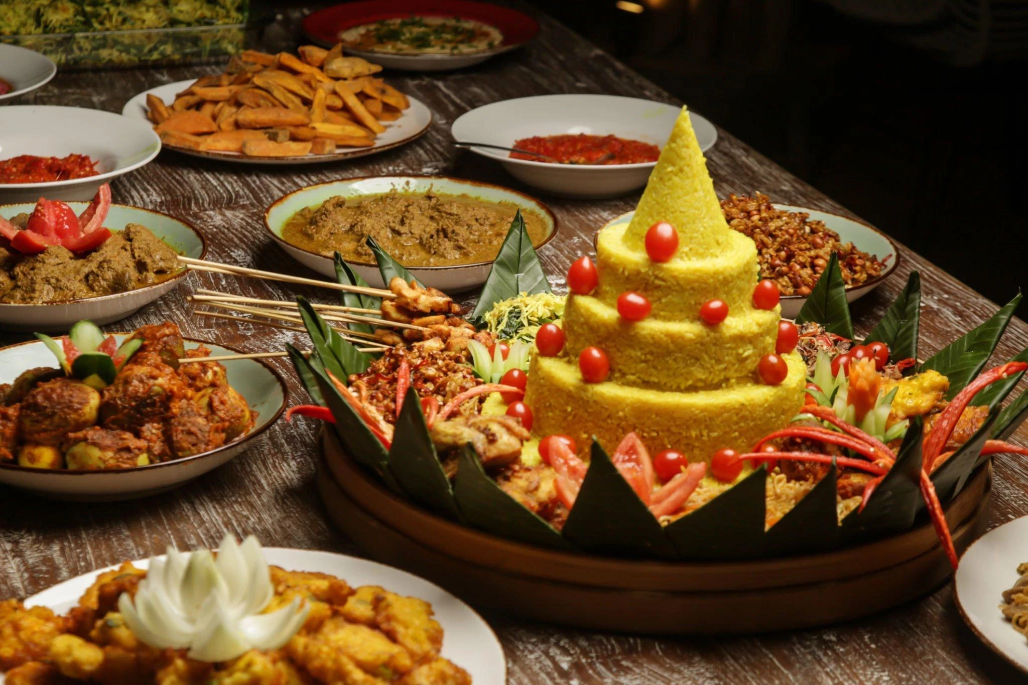 Nasi Tumpeng: Simbol Kebudayaan dalam Perayaan Indonesia