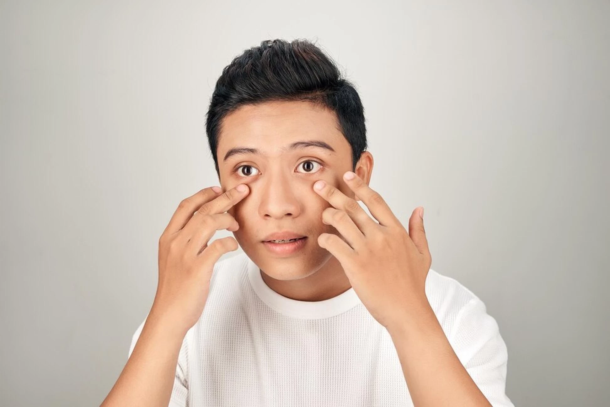 10 Tips Untuk Menghilangkan Kantung Mata Secara Efektif