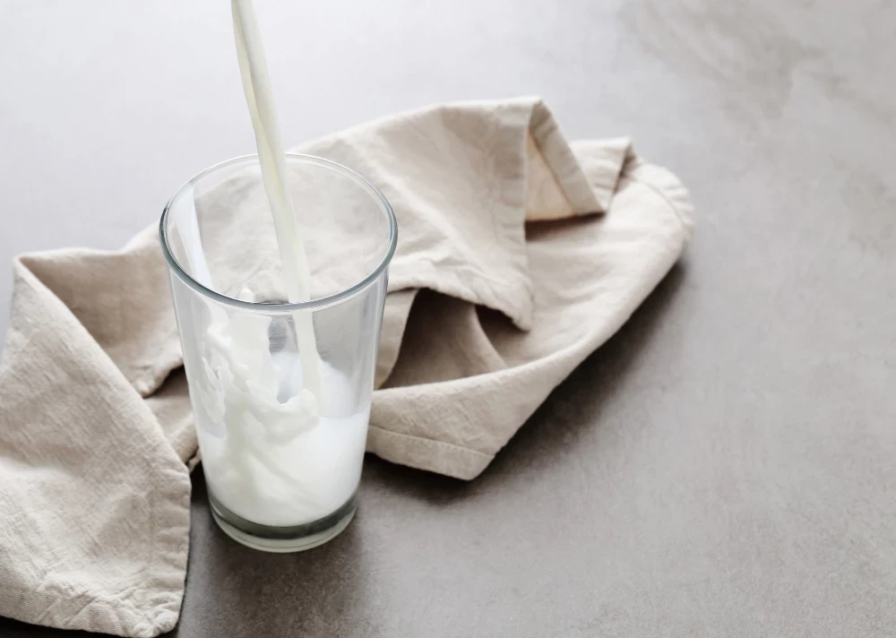 Susu Basi: Ciri Cirinya dan Dampak Buruknya Bagi Kesehatan Jika Diminum
