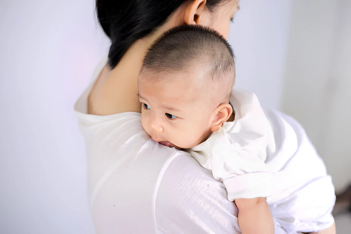 Bayi Sering Cegukan: Ketahui Penyebab dan Cara Mengatasinya