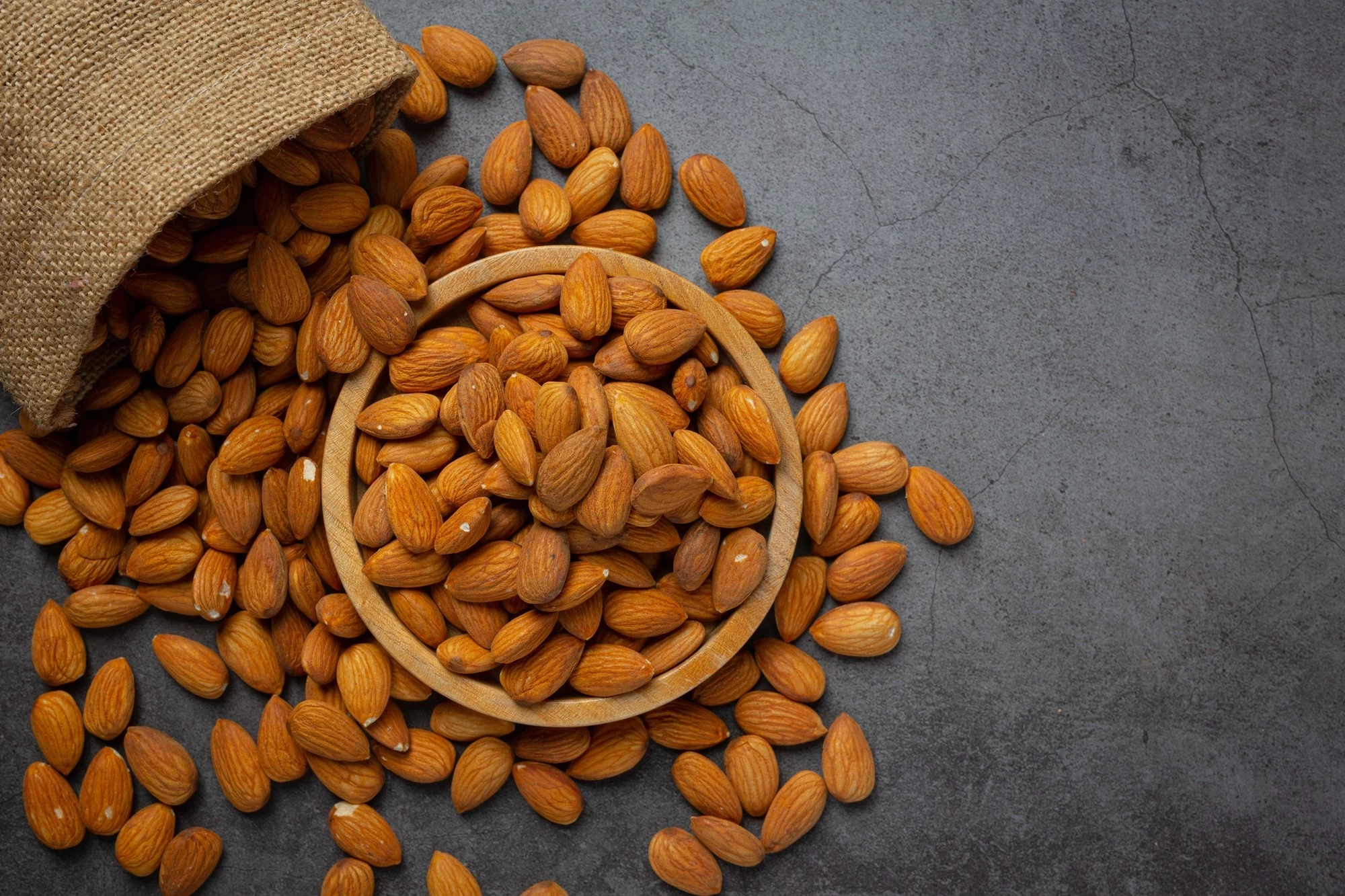 Almond: Kandungan Gizi dan Manfaat Kesehatannya