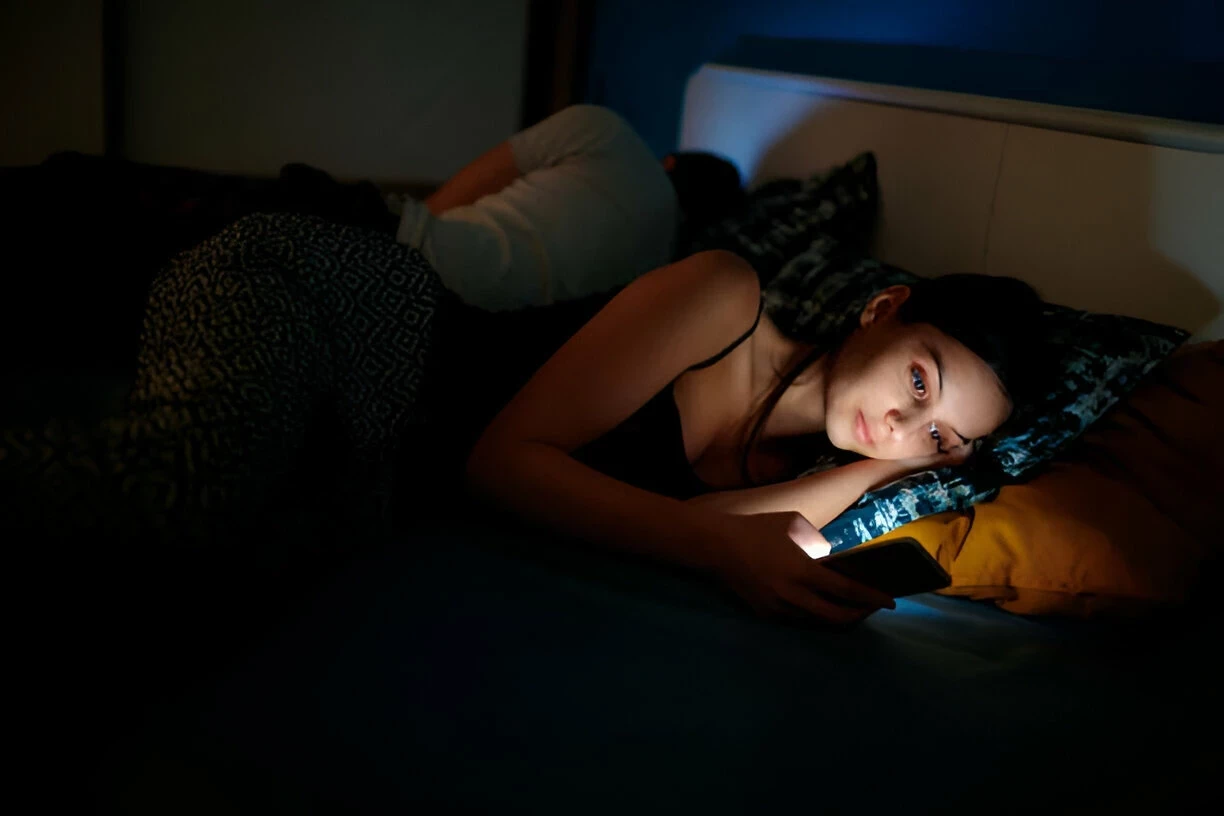 Penggunaan Gadget Berlebihan: Dampaknya Bagi Kesehatan Mental dan Sosial